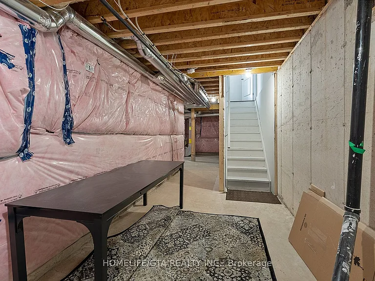 7 Holyrood Cres — Photo 50