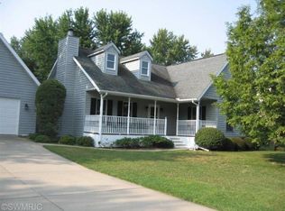 1338 Country Knoll Pl, Saint Joseph, MI 49085