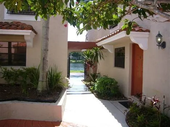 11625 NW 11th St, Pembroke Pines, FL 33026