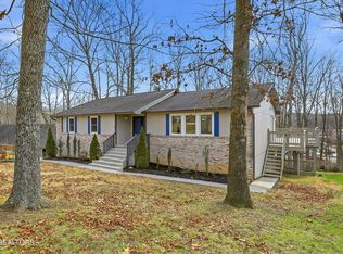 110 Hendrix Dr, Oak Ridge, TN 37830