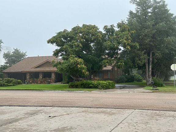3rd image of 302 W 1st St