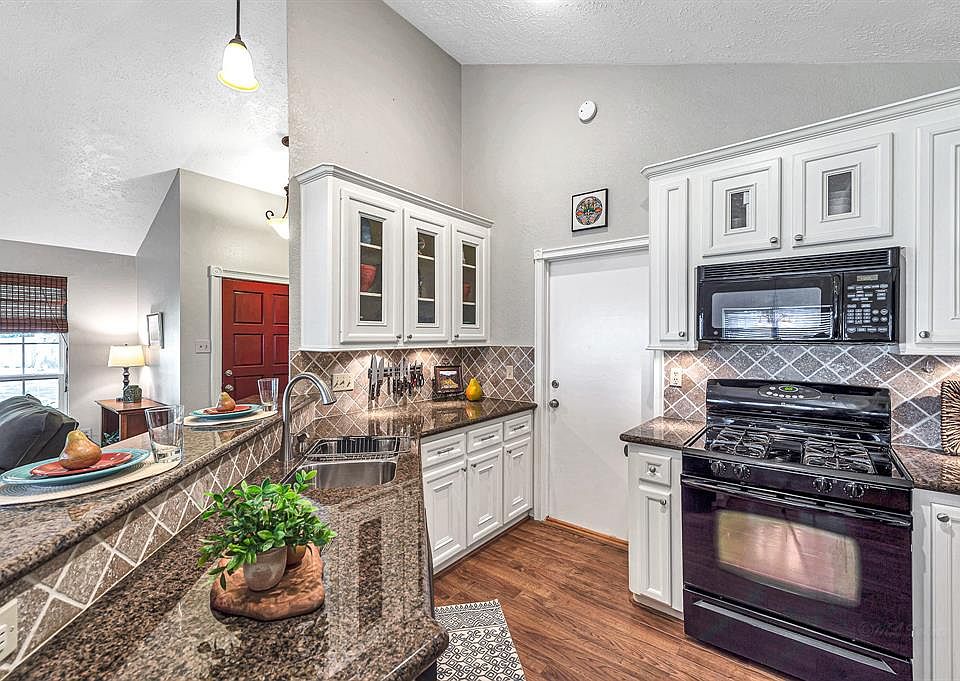 1st image of 2127 Creekshire Dr