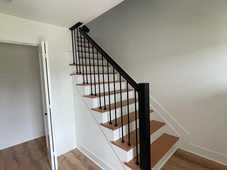 303 Forman Ave — Photo 3