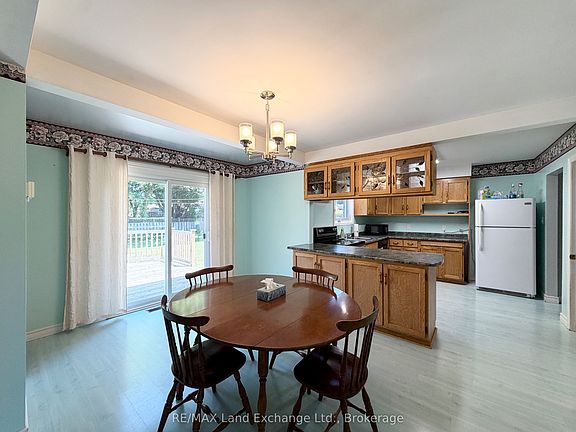5th image of 359 Crawford St