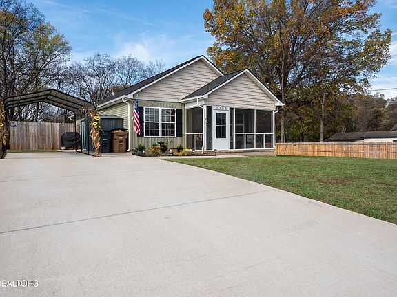 2nd image of 2105 Sunny Ln