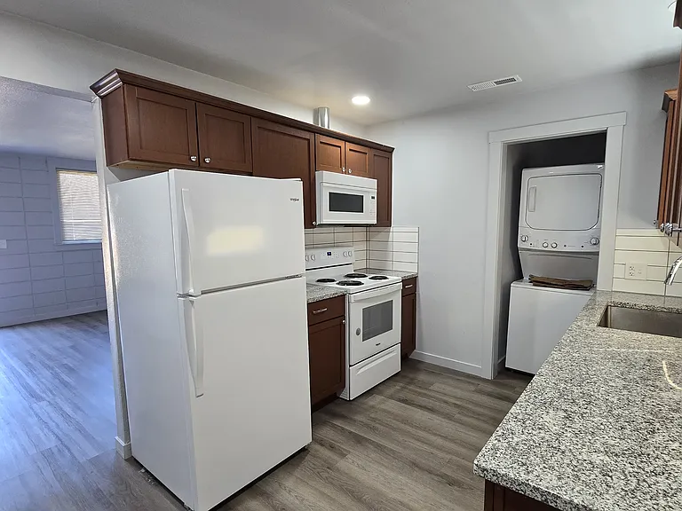 1659 W Crossland St #1659 — Photo 7