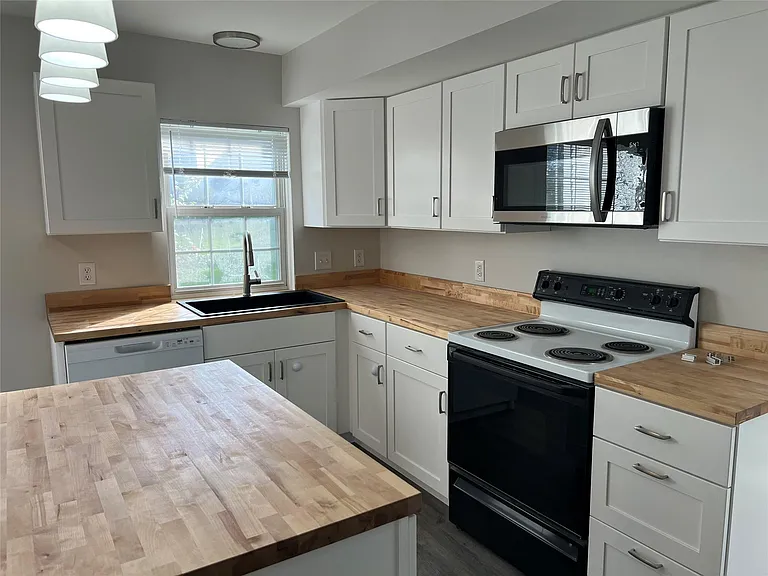2802 Green Valley Dr — Photo 6