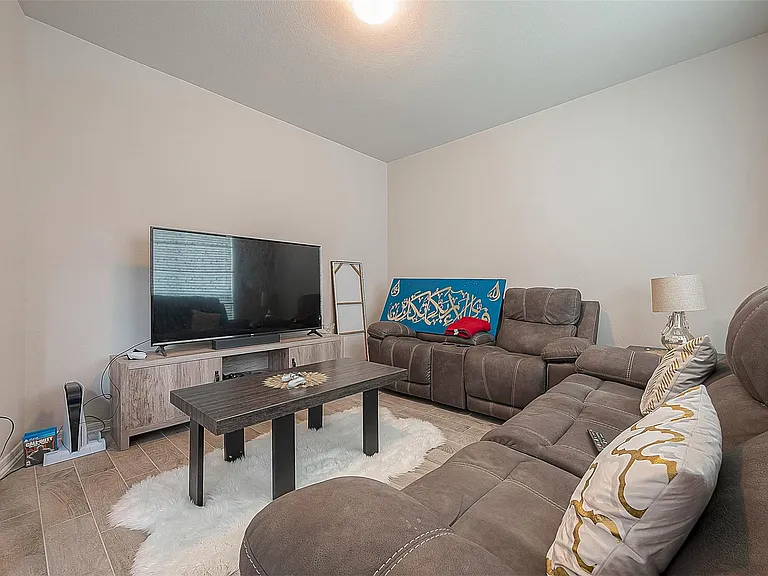 20607 Enrique Dr — Photo 5