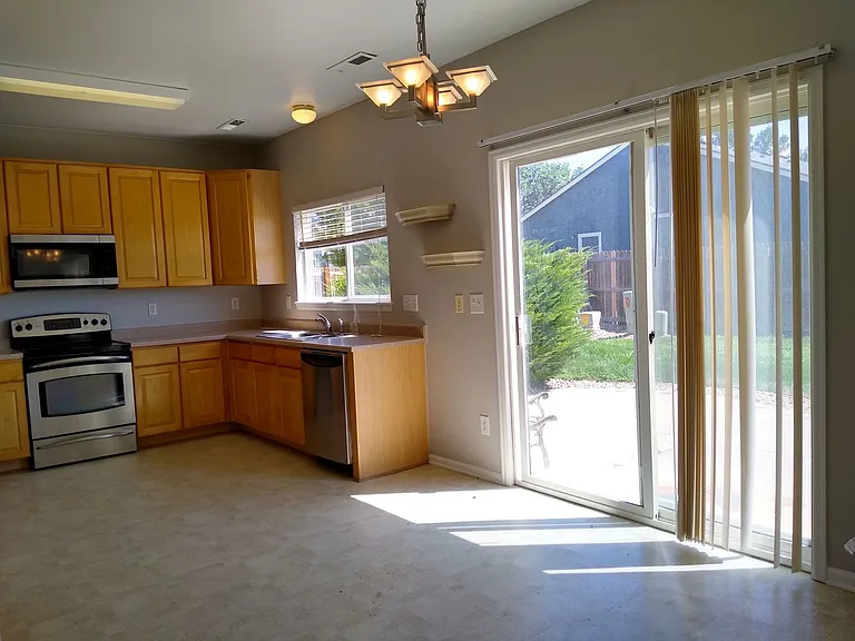 340 Andrew Dr — Photo 17