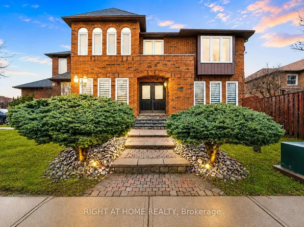 39 Banner Rd, Brampton, ON L6X 4K8