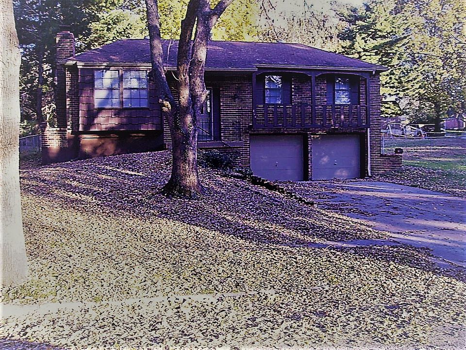 1st image of 804 NW Buckingham Pl