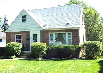 339 W Adams St photo 1