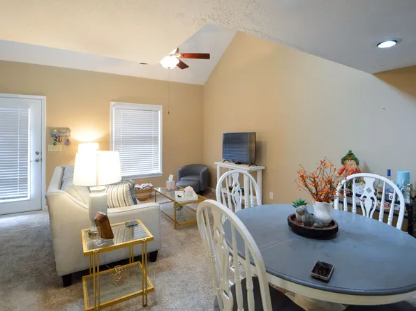 Gillespie, 510 E Gillespie St APT D20, Starkville, MS 39759