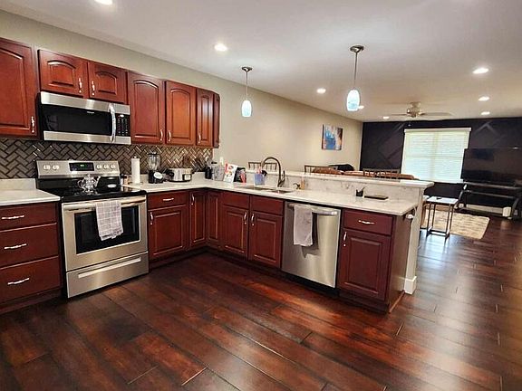 3rd image of 1421 Destiny Ct W