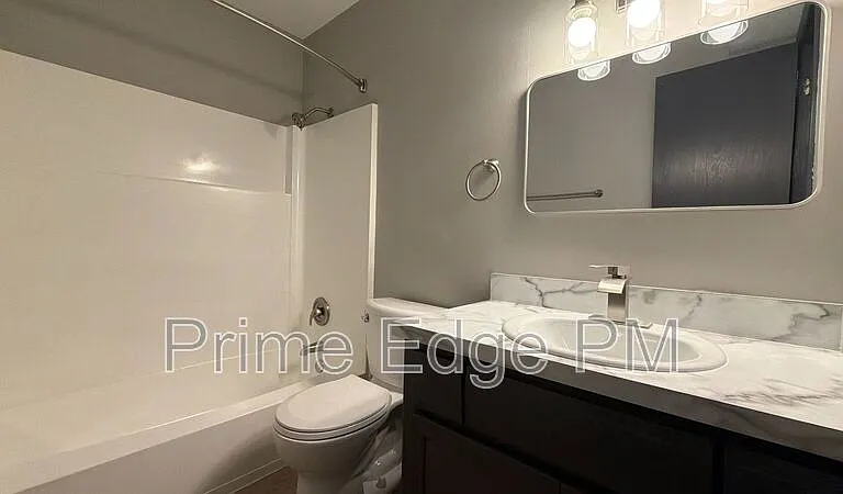 4520 Calvert St #5 — Photo 12