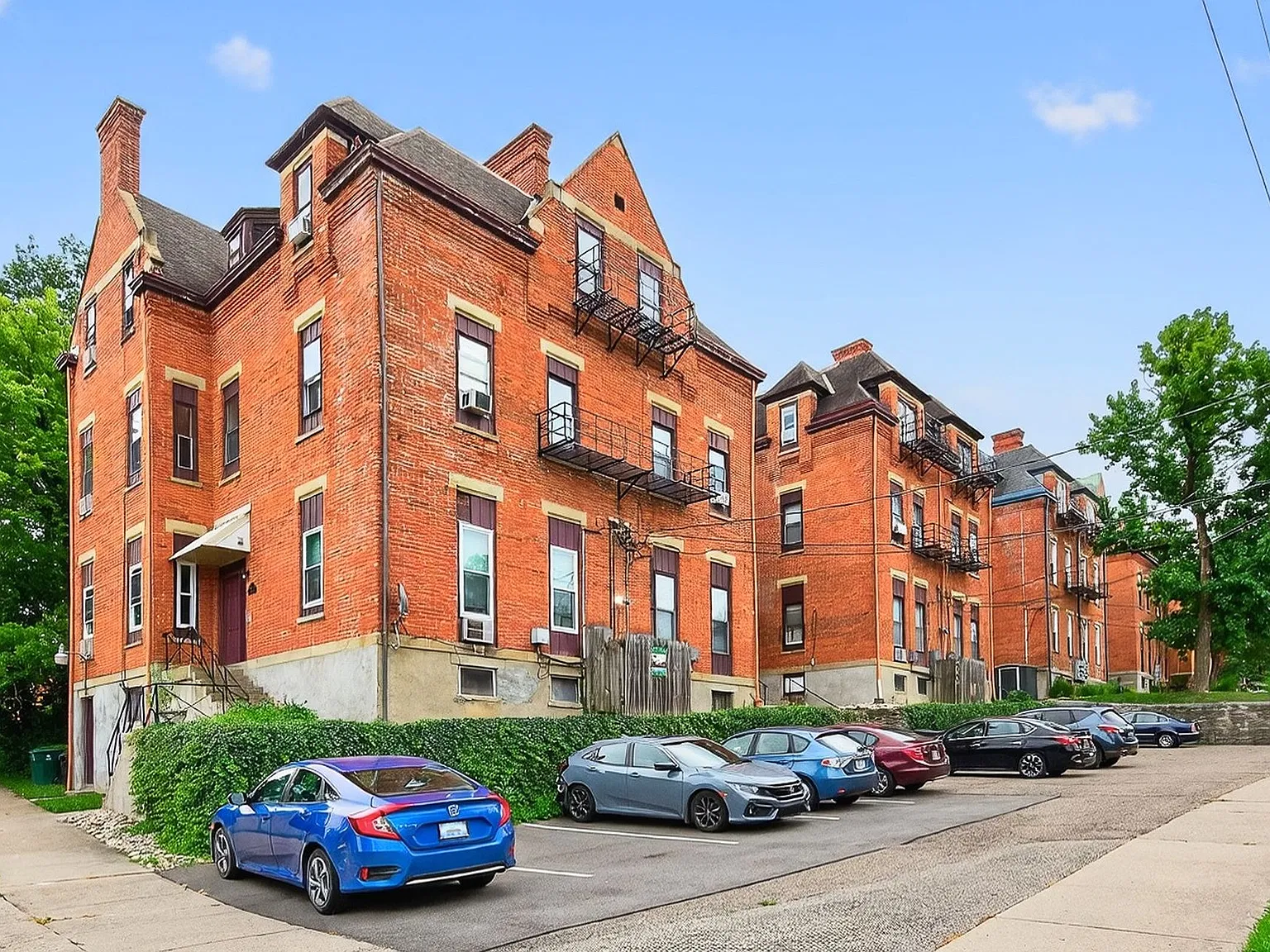 St. James of Eden Park-Newly Renovated Studios, 1BR, 2BR in East Walnut Hills! — Photo 4