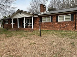 7874 Sulphur Springs Rd, Hiddenite, NC 28636
