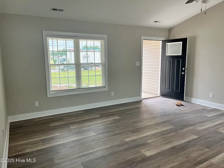 454 Crump Farm Rd — Photo 2