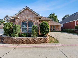 704 Ashbrook Ct, Euless, TX 76039