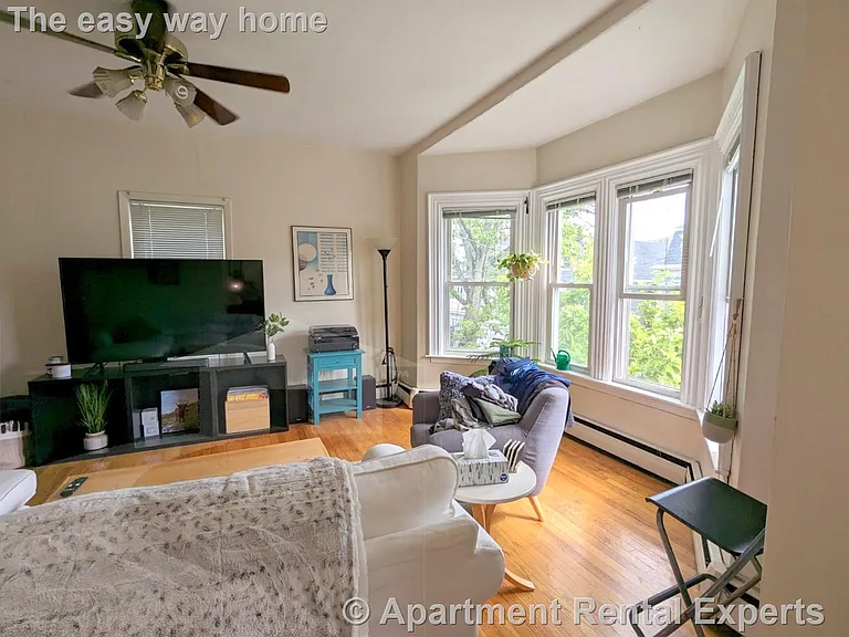 15 Howe St #5 — Photo 4
