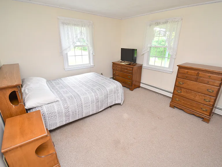64 Hemlock Ave — Photo 16