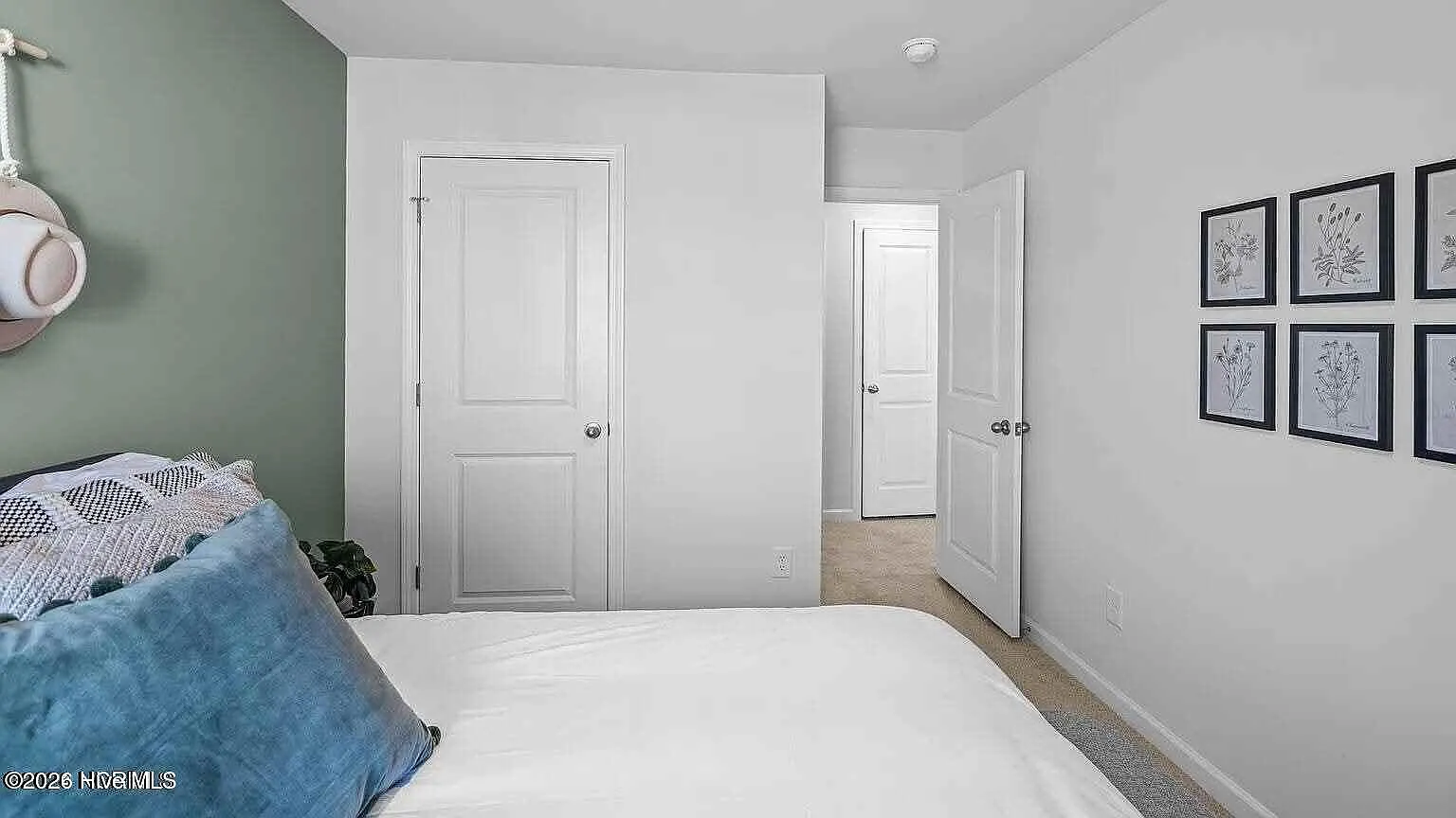 3 bed, 2.5 bath, 1429 sqft, $1,975 — Photo 4