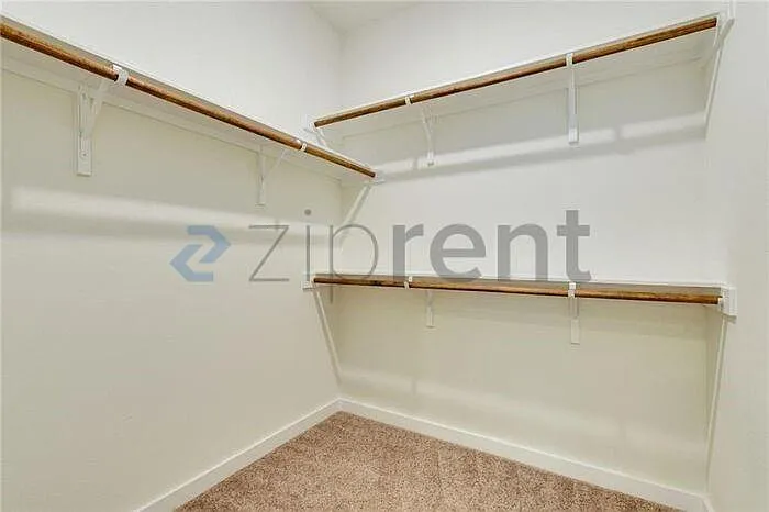 Walk-in Closet 1