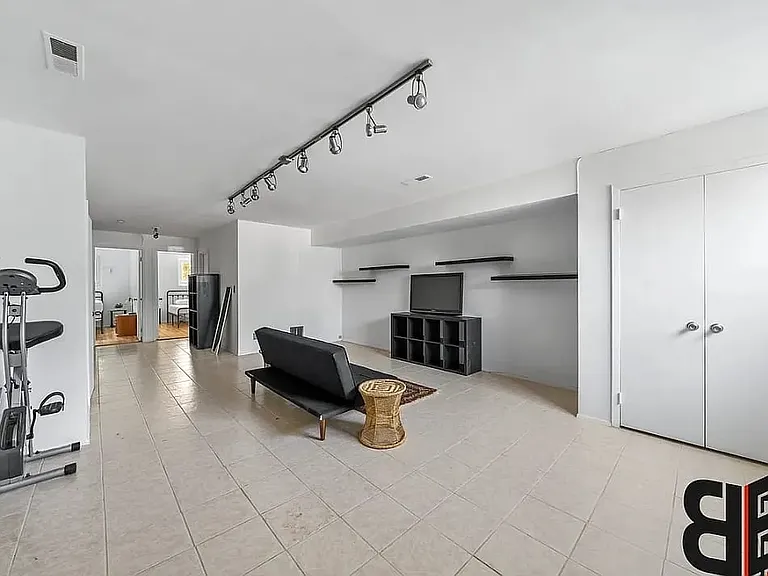 496 Lexington Ave #1 — Photo 14