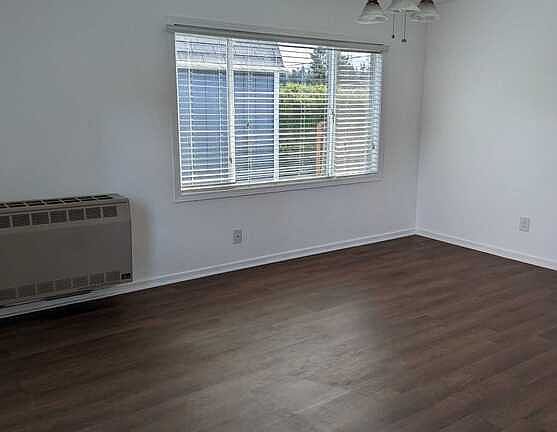 2nd image of 1009B Woodlawn Ave #B