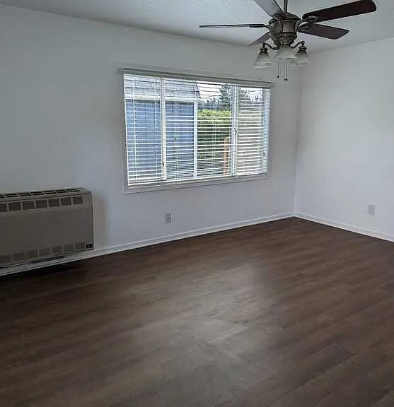 1009B Woodlawn Ave #B — Photo 2