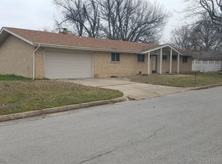 2203 S Hickory Ave, Broken Arrow, OK 74012