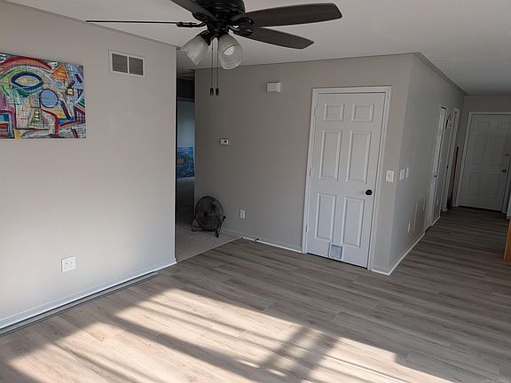 5th image of 2275 Lincoln Manor Dr