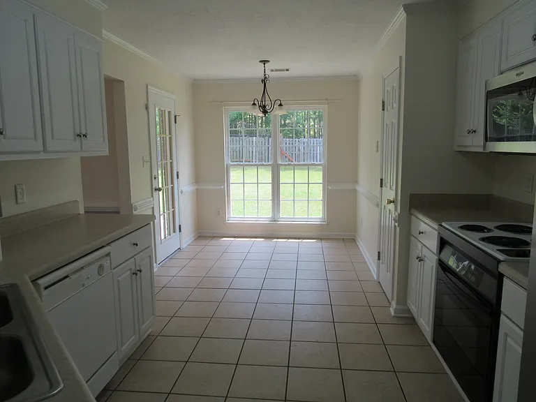 307 Starling Dr — Photo 3