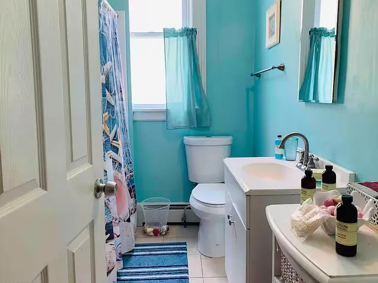 122 Dewey Pl — Photo 8