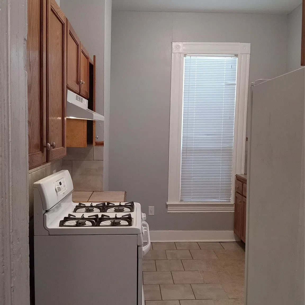 3 bed, 1.0 bath, 896 sqft, $1,450 — Photo 3