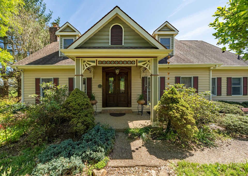 1st image of 823 Lizabeth Dr