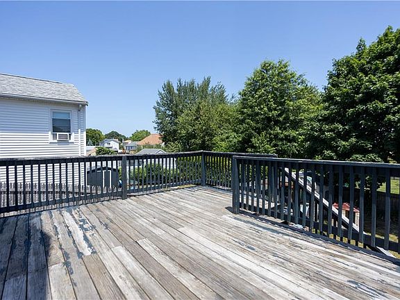 5th image of 46 Irving St