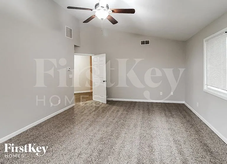 2483 Kings Park Cir — Photo 8