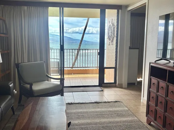 100 Hauoli St APT 211, Wailuku, HI 96793