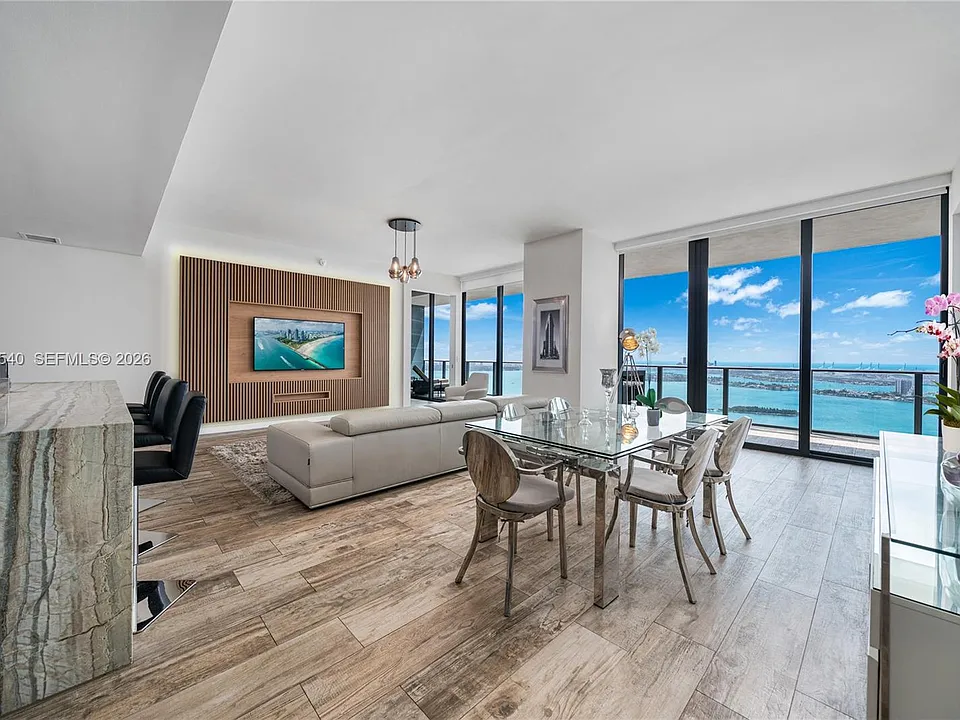 650 NE 32nd St #Penthouse 5003