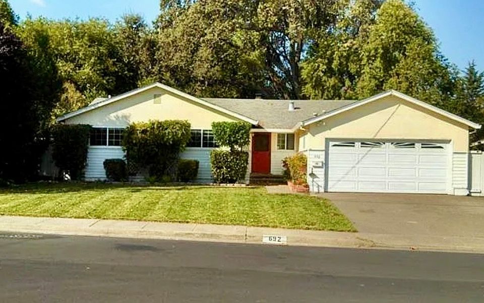 1st image of 692 Calle De La Mesa