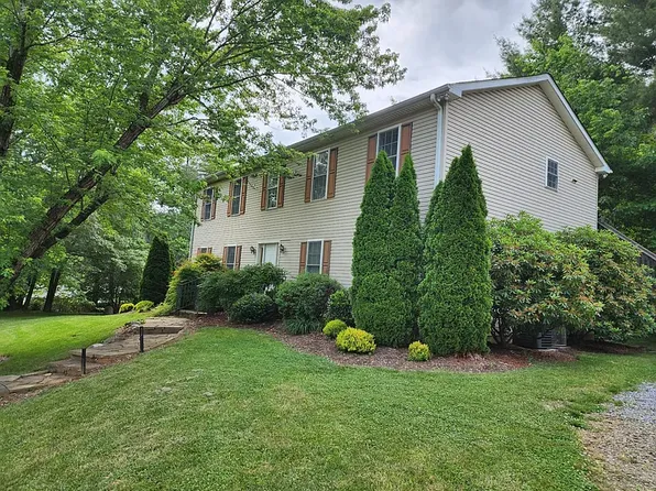 104 McFalls Rd APT 3, Asheville, NC 28805