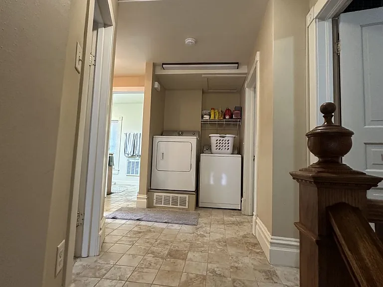 318 Gilbert Ave — Photo 9