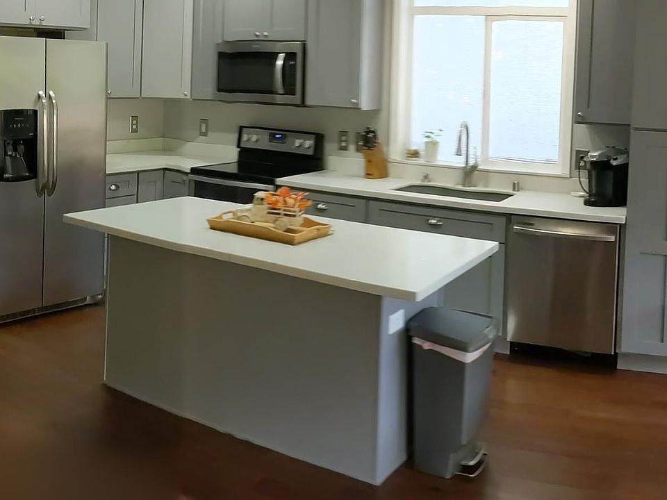 1st image of 9422 NE 30th Cir