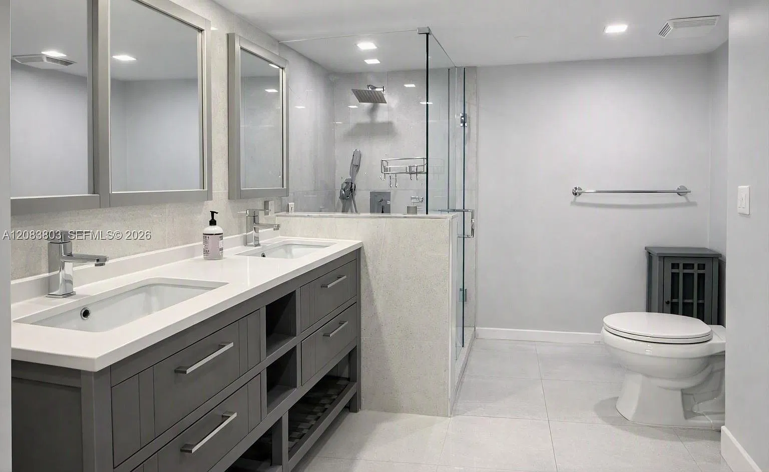 Venetia Condo — Photo 4