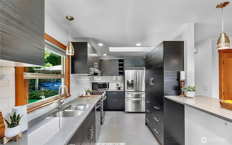 4th image of 109 Acacia Street
