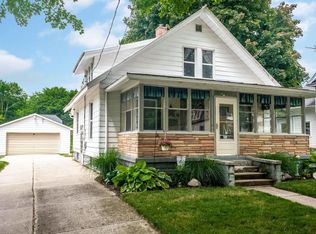 503 E Main St SE, Caledonia, MI 49316