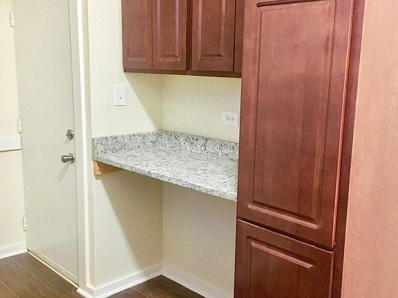 5th image of 2613 W Evergreen Ave #2S