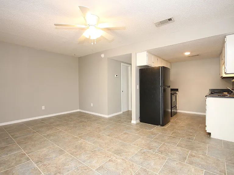 416 Waycross Ave — Photo 6