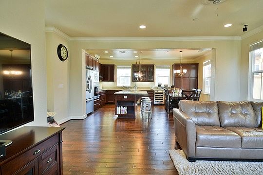 5th image of 522 Selby Ln